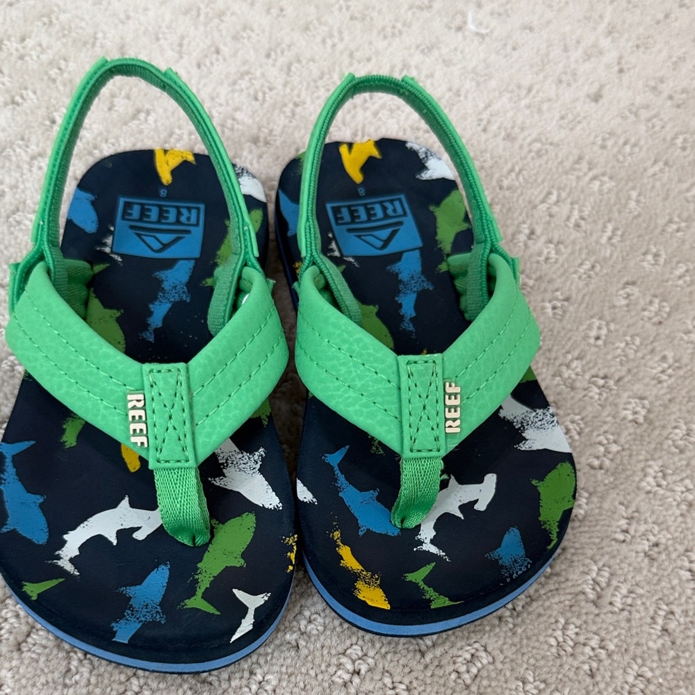 Reef Kids Bright Green Strap Shark-Pattern Flip Sandals